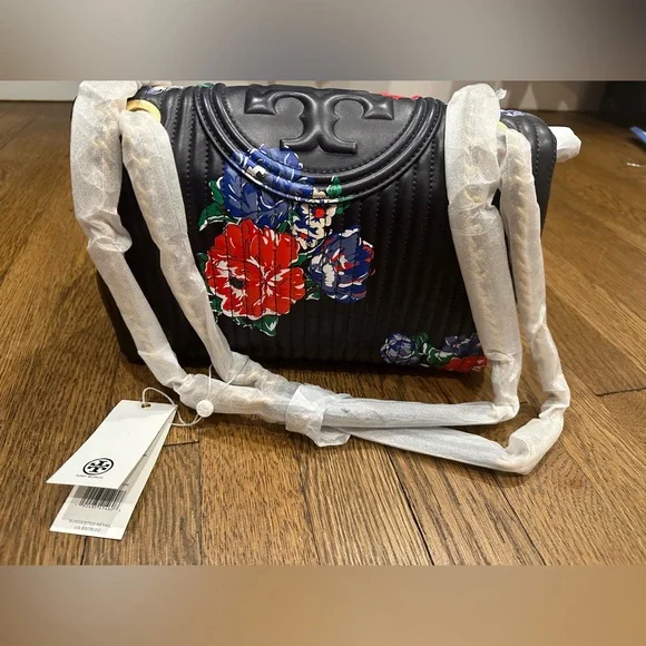 TORY BURCH FLEMING SOFT PRINTED CONVERTIBLE SHOULDER BAG IN NAVY TEA ROSE🌺 - Picture 4 of 4